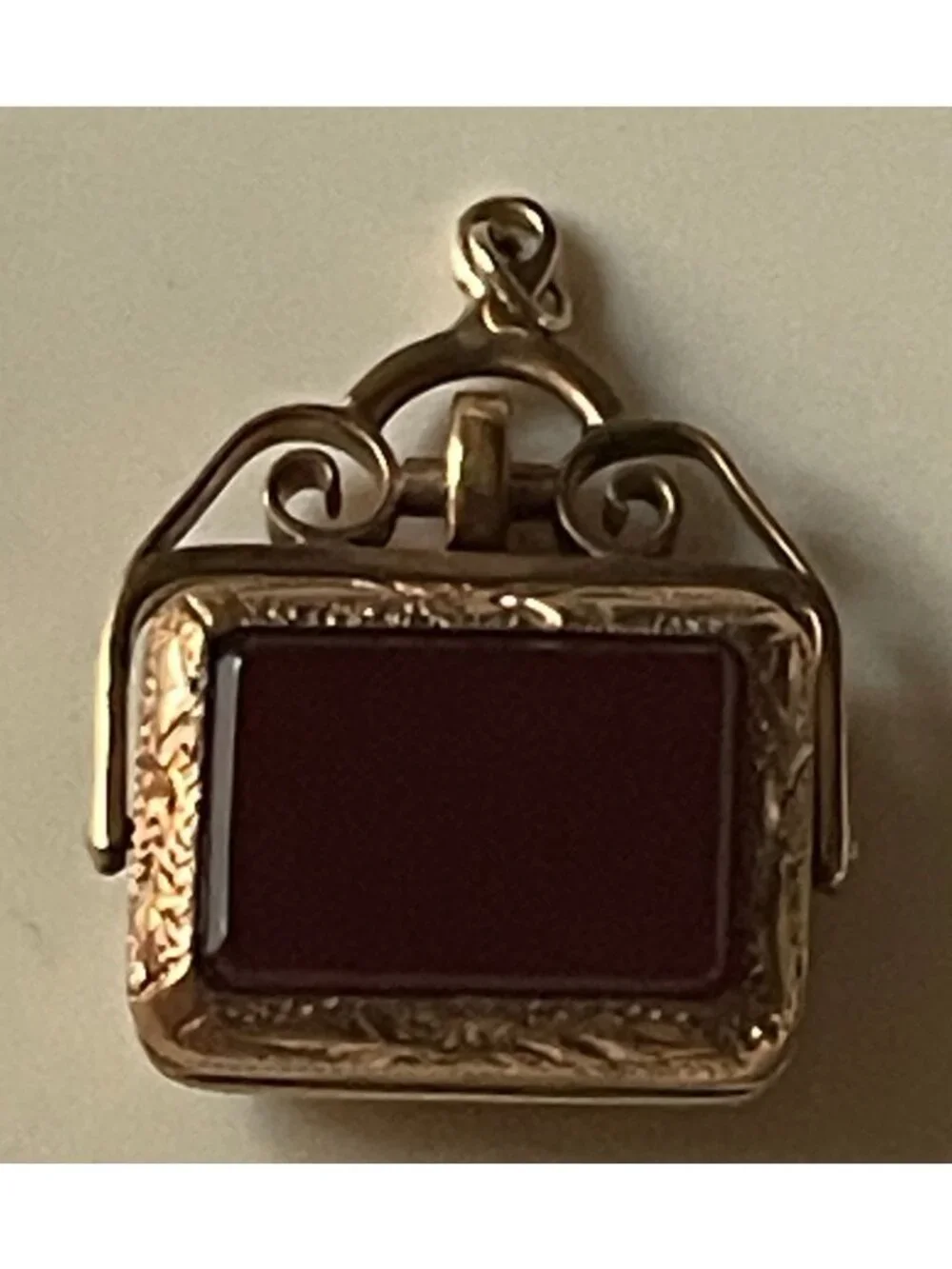 Antique Victorian Onyx & Carnelian Yellow Gold Tone Spinner Charm Locket With Or